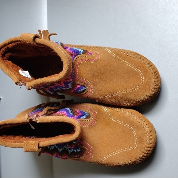 MINNETONKA GIRL 4 BROWN SUEDE BOOTIES PINK BLUE AZTEC SWEATER ZIP ENTRY - Picture 2 of 8